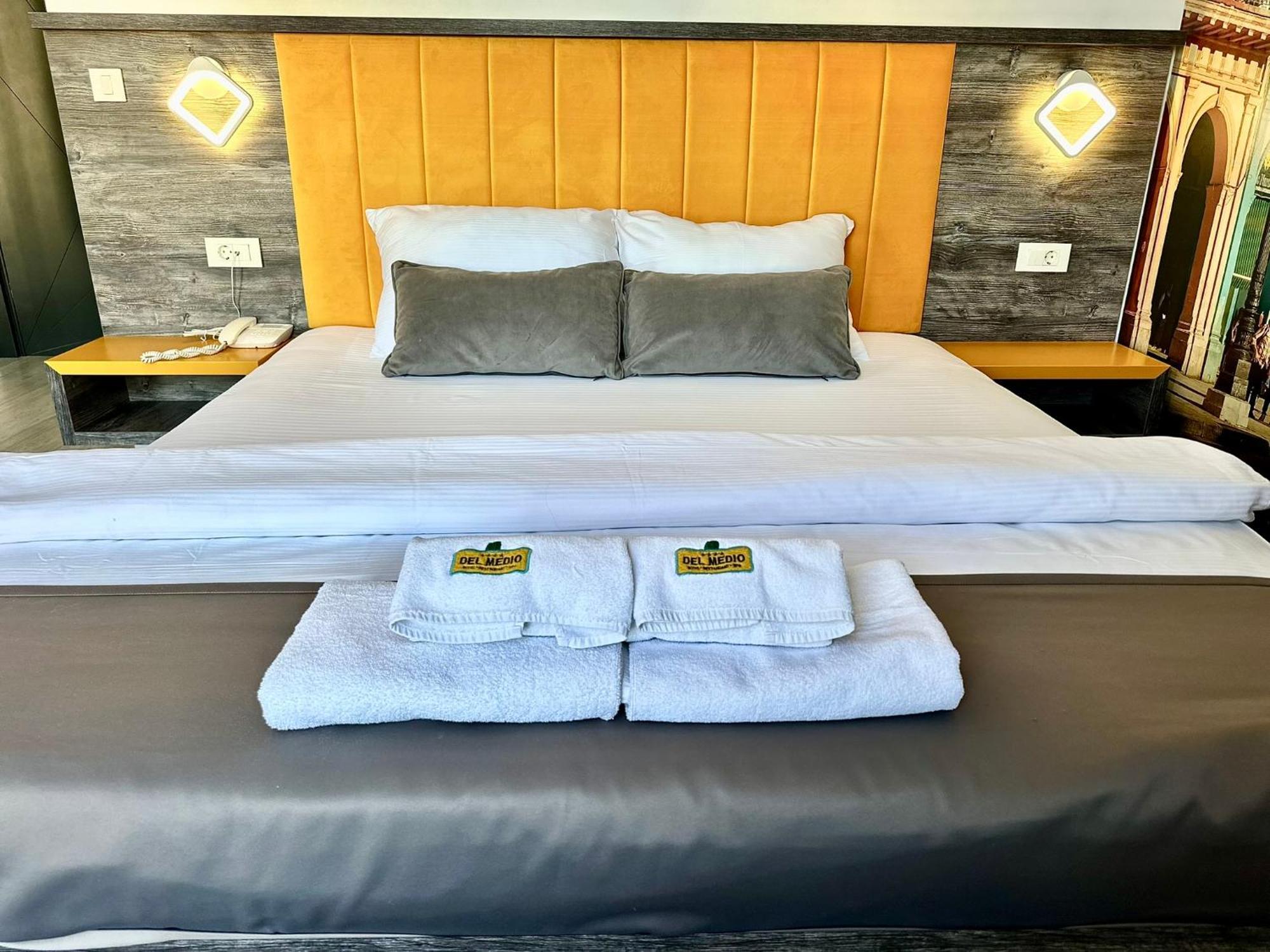 Hotel Del Medio Sutomore Kültér fotó